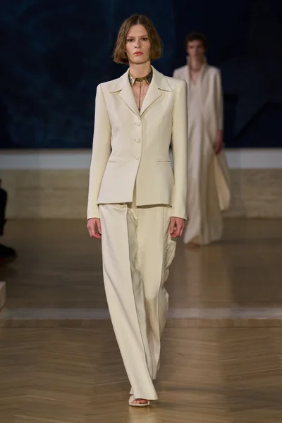 Look 13